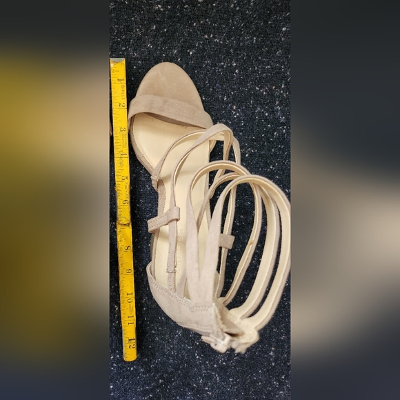 Lauren Conrad Size 9 Faux Suede Nude Platform - Picture 2 of 6